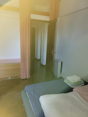 Comfy room near Metro